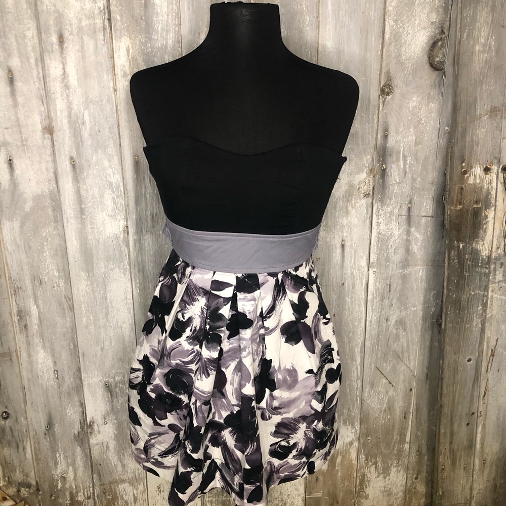 Strapless dress